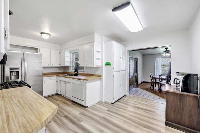1262 RIDGEDALE COURT, Green Bay, WI 54304