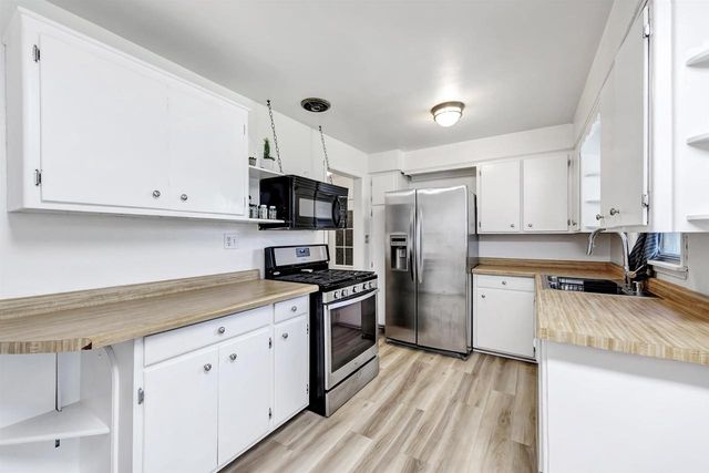 1262 RIDGEDALE COURT, Green Bay, WI 54304