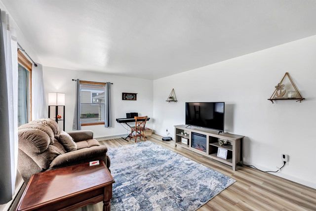 1262 RIDGEDALE COURT, Green Bay, WI 54304