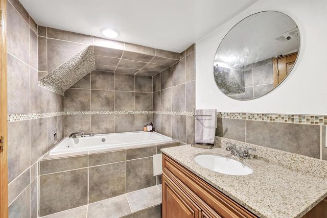 1262 RIDGEDALE COURT, Green Bay, WI 54304