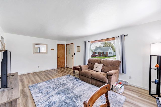 1262 RIDGEDALE COURT, Green Bay, WI 54304