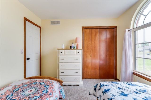 355 E Karla Ave, Haysville, KS 67060