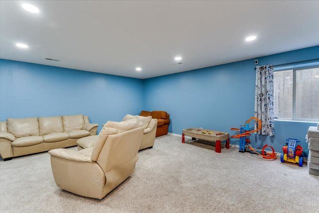 355 E Karla Ave, Haysville, KS 67060