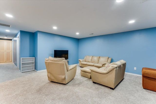 355 E Karla Ave, Haysville, KS 67060