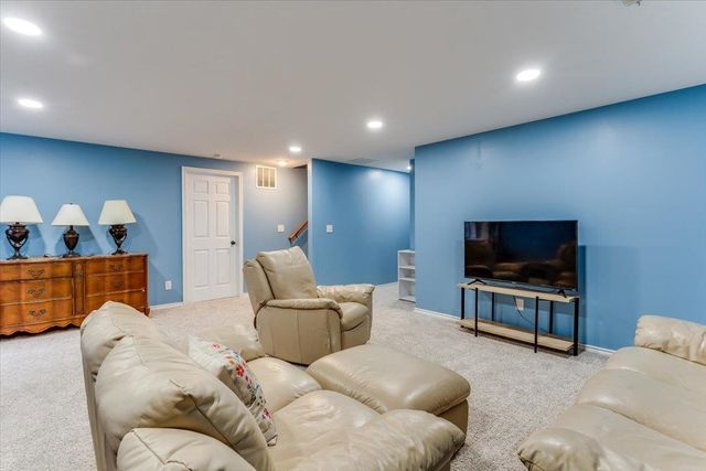 355 E Karla Ave, Haysville, KS 67060