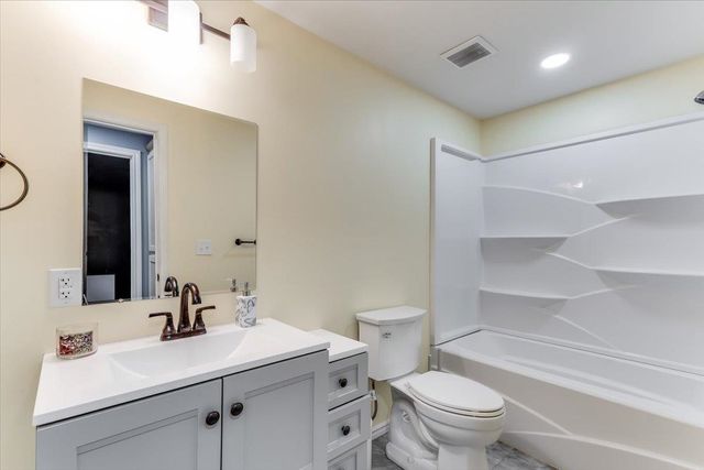 355 E Karla Ave, Haysville, KS 67060