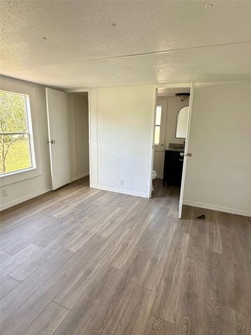 1516 COMMERCIAL PLACE, Zephyrhills, FL 33540