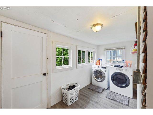 3236 SHERIDAN Ave, North Bend, OR 97459