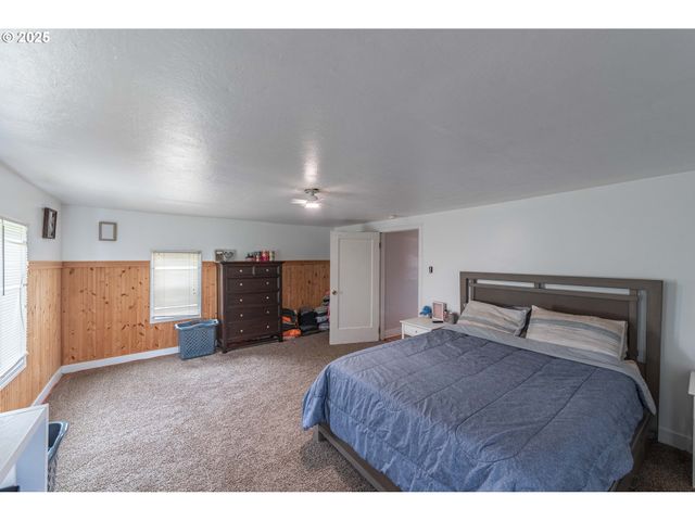 3236 SHERIDAN Ave, North Bend, OR 97459