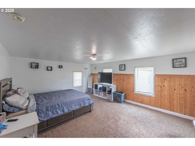 3236 SHERIDAN Ave, North Bend, OR 97459