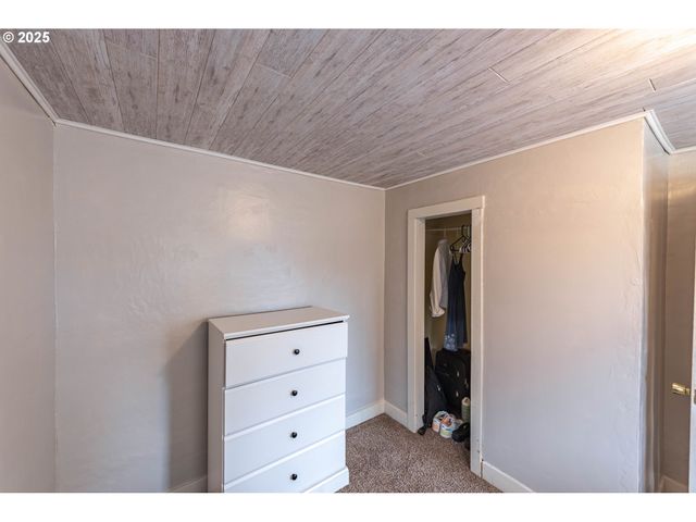 3236 SHERIDAN Ave, North Bend, OR 97459