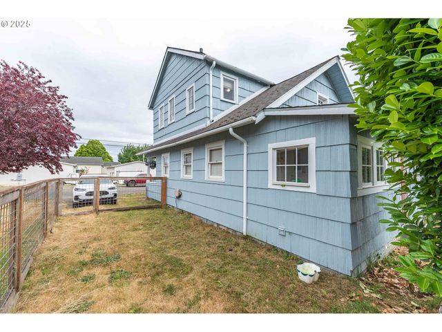 3236 SHERIDAN Ave, North Bend, OR 97459