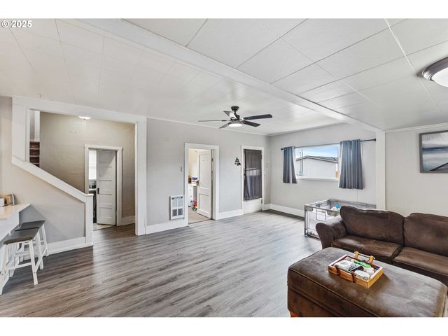 3236 SHERIDAN Ave, North Bend, OR 97459