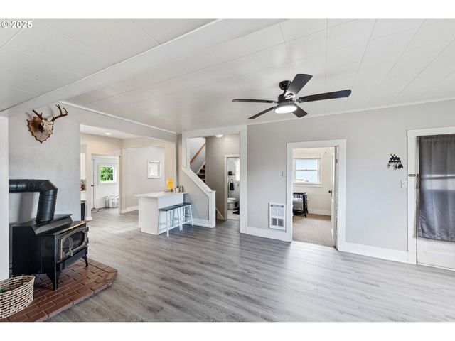 3236 SHERIDAN Ave, North Bend, OR 97459