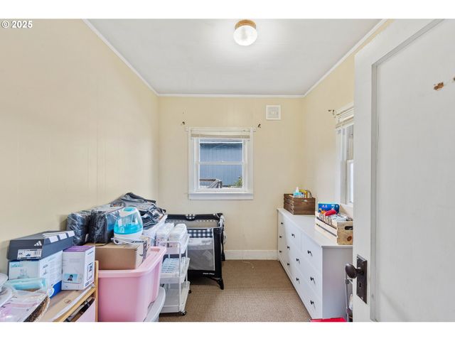 3236 SHERIDAN Ave, North Bend, OR 97459