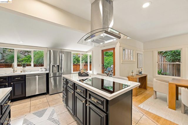 967 Grosvenor Place, Oakland, CA 94610
