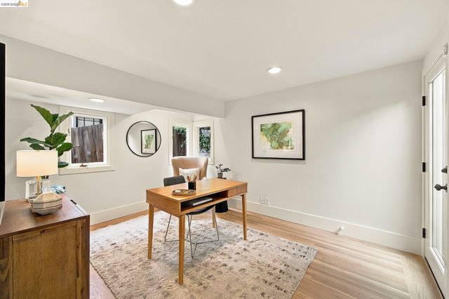 967 Grosvenor Place, Oakland, CA 94610