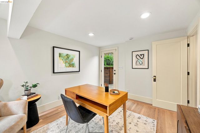 967 Grosvenor Place, Oakland, CA 94610