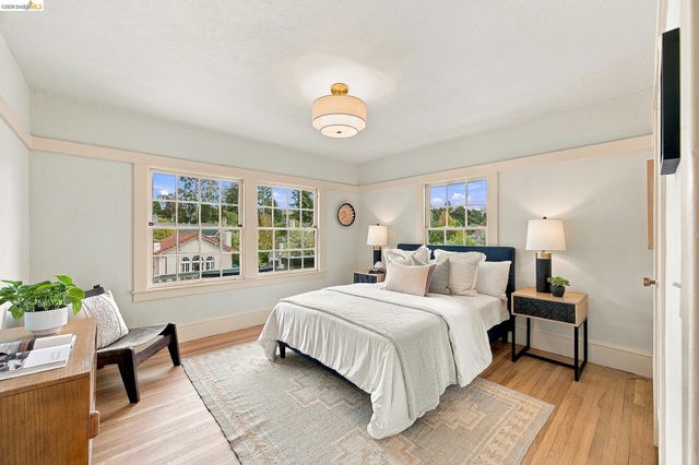 967 Grosvenor Place, Oakland, CA 94610