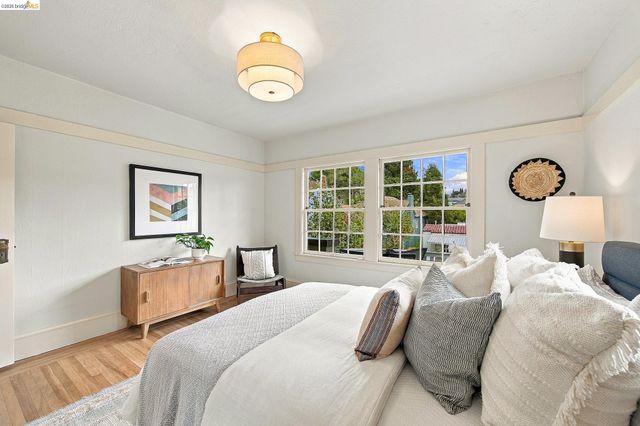 967 Grosvenor Place, Oakland, CA 94610