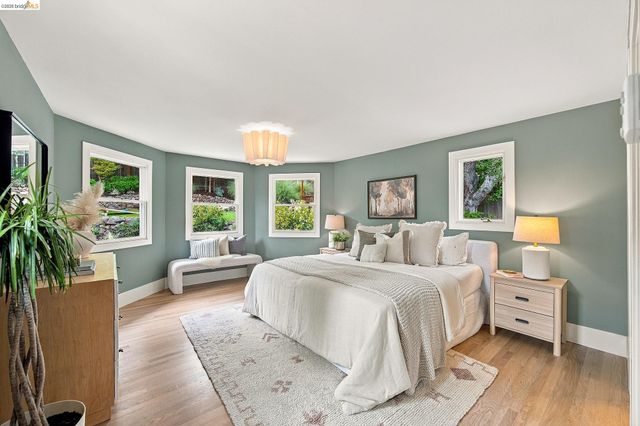 967 Grosvenor Place, Oakland, CA 94610