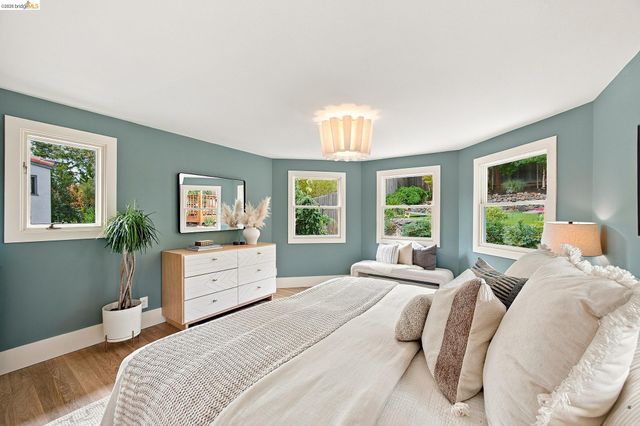 967 Grosvenor Place, Oakland, CA 94610