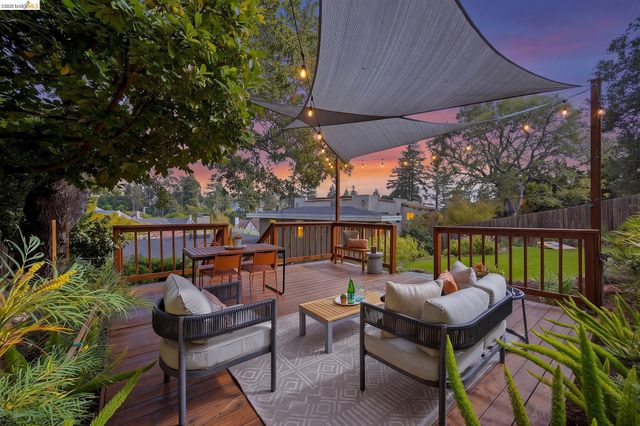 967 Grosvenor Place, Oakland, CA 94610