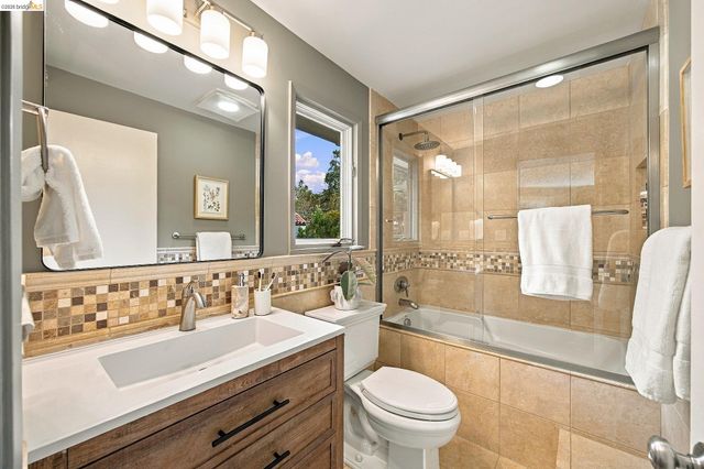 967 Grosvenor Place, Oakland, CA 94610
