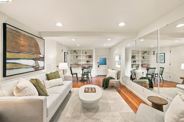 967 Grosvenor Place, Oakland, CA 94610