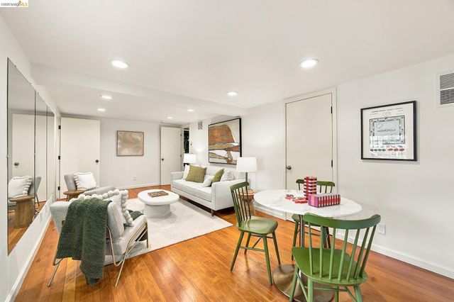 967 Grosvenor Place, Oakland, CA 94610