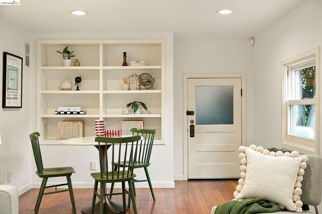967 Grosvenor Place, Oakland, CA 94610