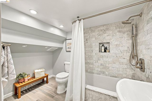 967 Grosvenor Place, Oakland, CA 94610