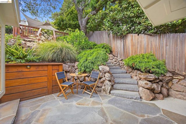967 Grosvenor Place, Oakland, CA 94610