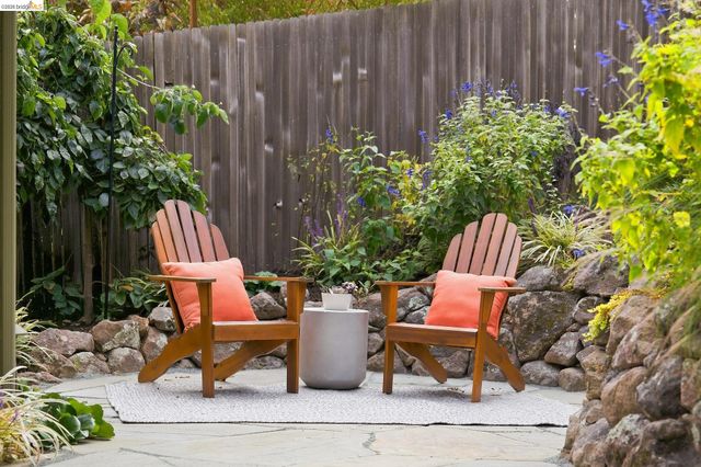 967 Grosvenor Place, Oakland, CA 94610