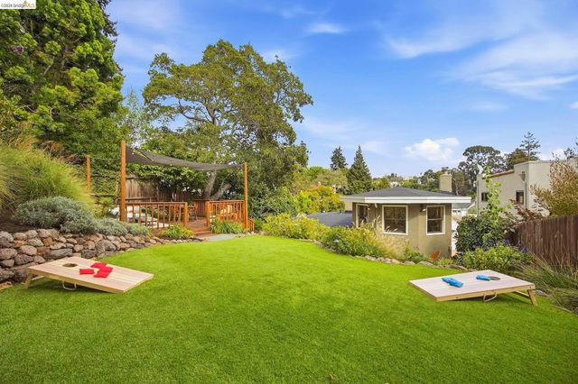 967 Grosvenor Place, Oakland, CA 94610