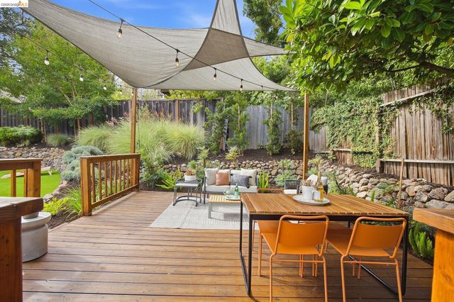 967 Grosvenor Place, Oakland, CA 94610