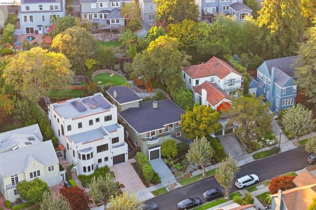967 Grosvenor Place, Oakland, CA 94610