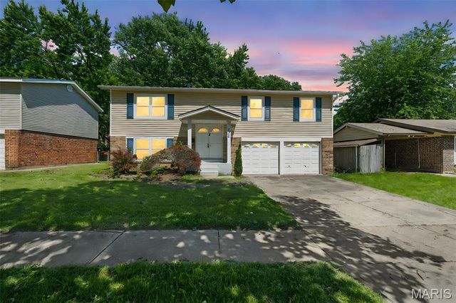 1844 Night Drive, Florissant, MO 63031