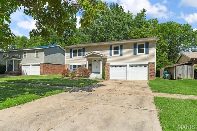 1844 Night Drive, Florissant, MO 63031
