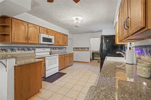 3774 Spring Drive, Huntsville, TX 77340