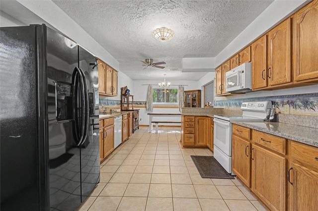 3774 Spring Drive, Huntsville, TX 77340