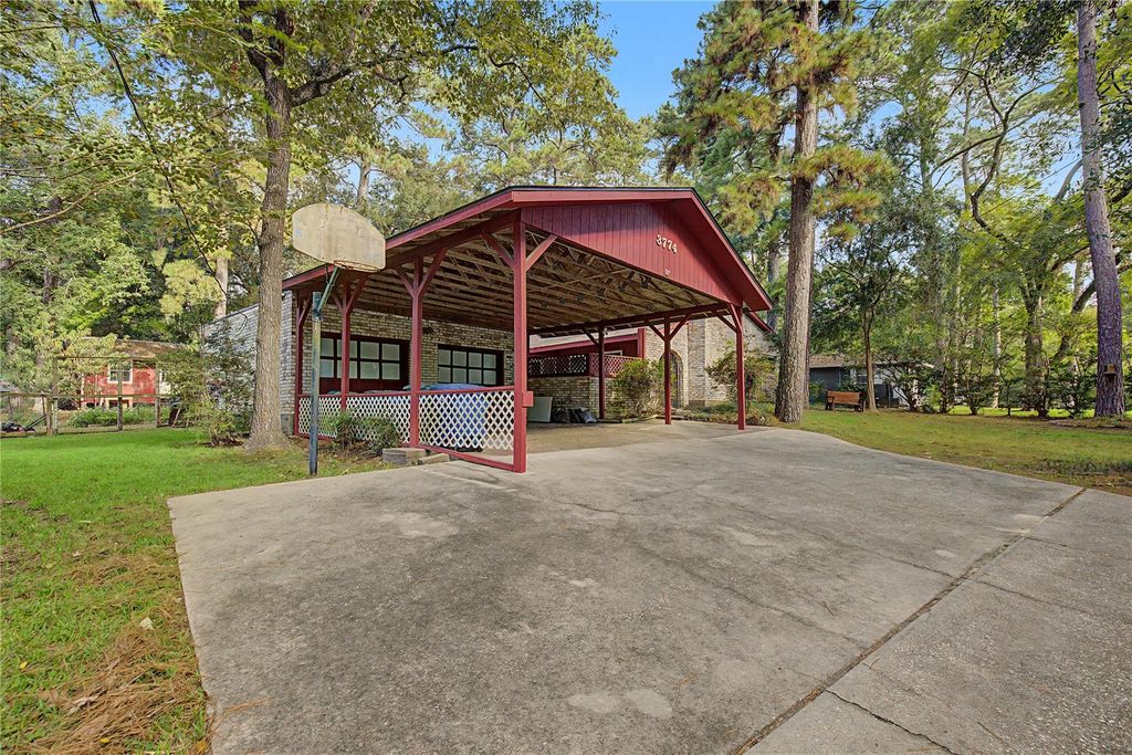 3774 Spring Drive, Huntsville, TX 77340