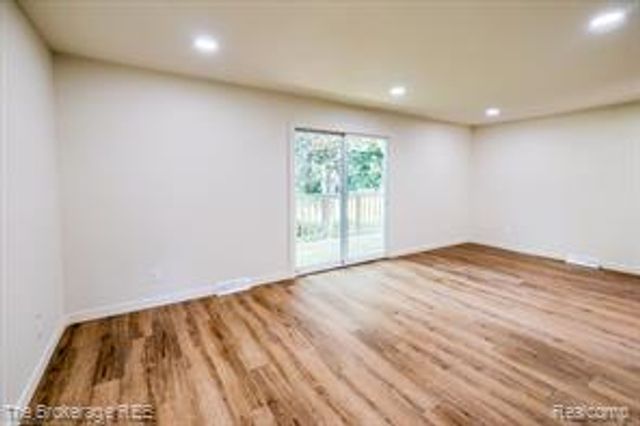 1401 Hillside Drive, Flint, MI 48532