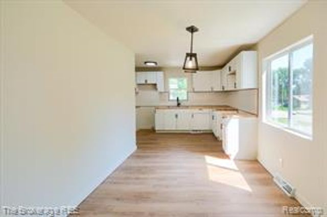 1401 Hillside Drive, Flint, MI 48532