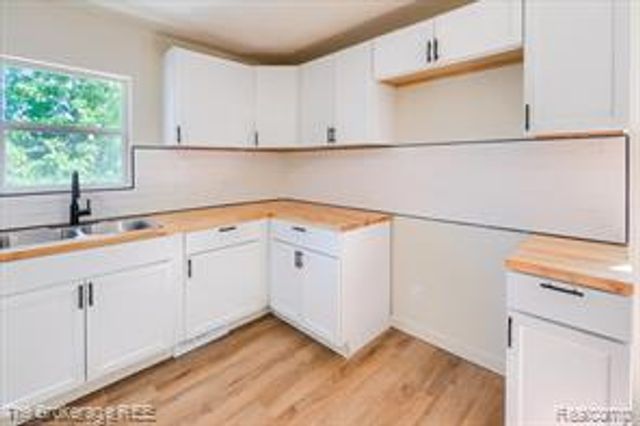 1401 Hillside Drive, Flint, MI 48532