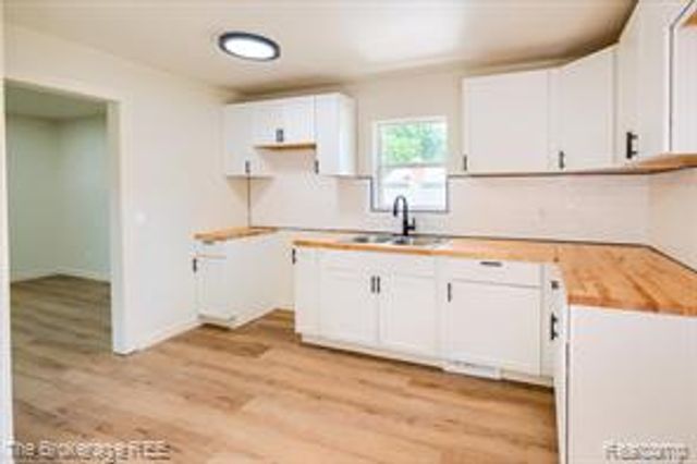 1401 Hillside Drive, Flint, MI 48532