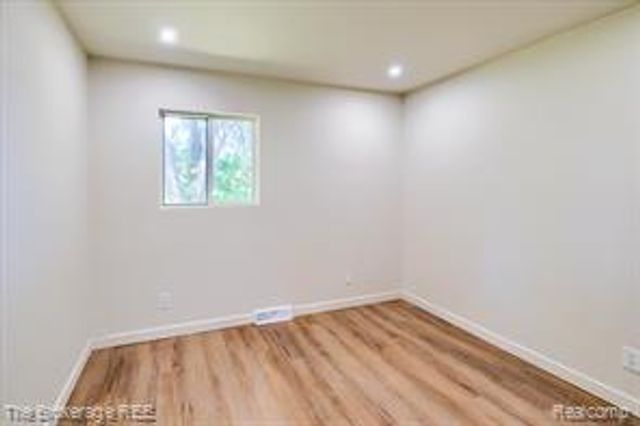 1401 Hillside Drive, Flint, MI 48532