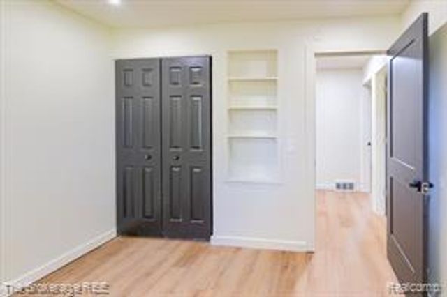 1401 Hillside Drive, Flint, MI 48532