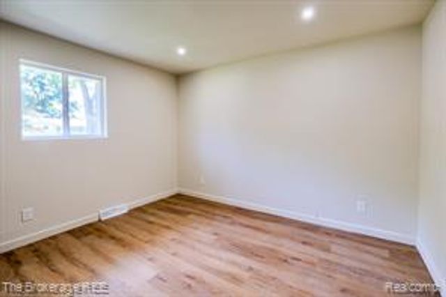 1401 Hillside Drive, Flint, MI 48532
