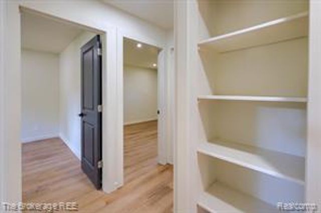 1401 Hillside Drive, Flint, MI 48532